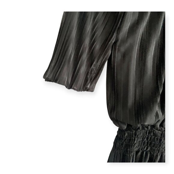 Guess black pleated scoop neck short sleeve dress, size 6 - Picture 10 of 13